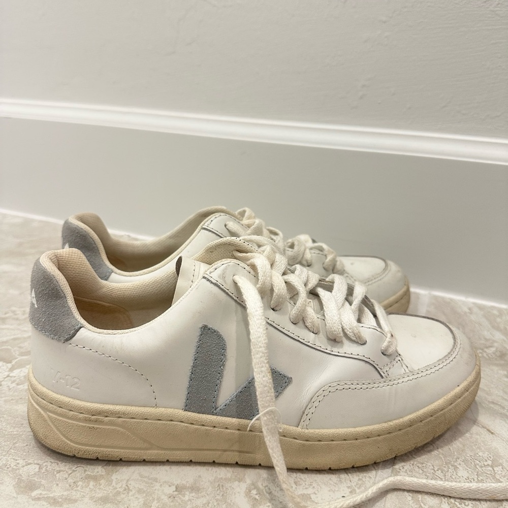 VEJA V-12 LEATHER LOW-TOP SNEAKERS WOMEN SHOES